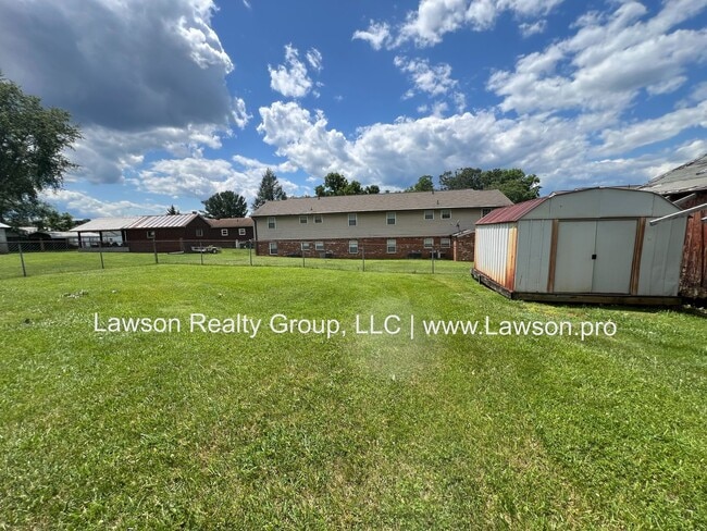 Building Photo - One Level Living with Nice Yard