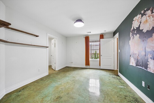 Building Photo - 2207 Austin St