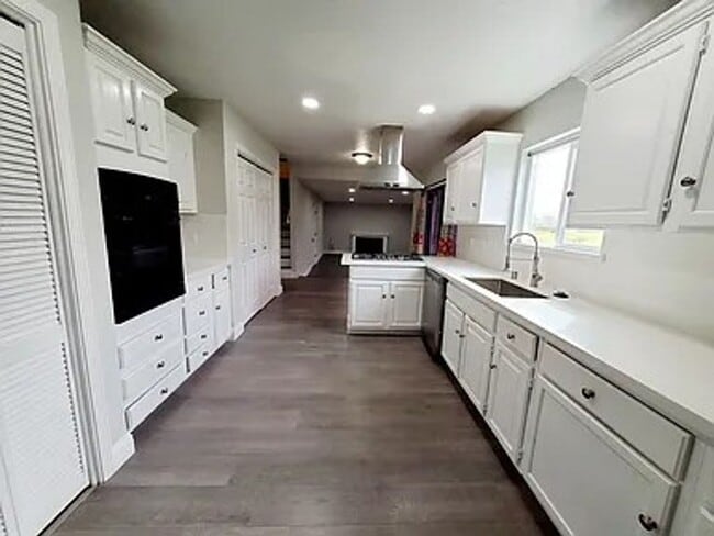 Building Photo - Spacious 2 Story Home With Lincoln Schools