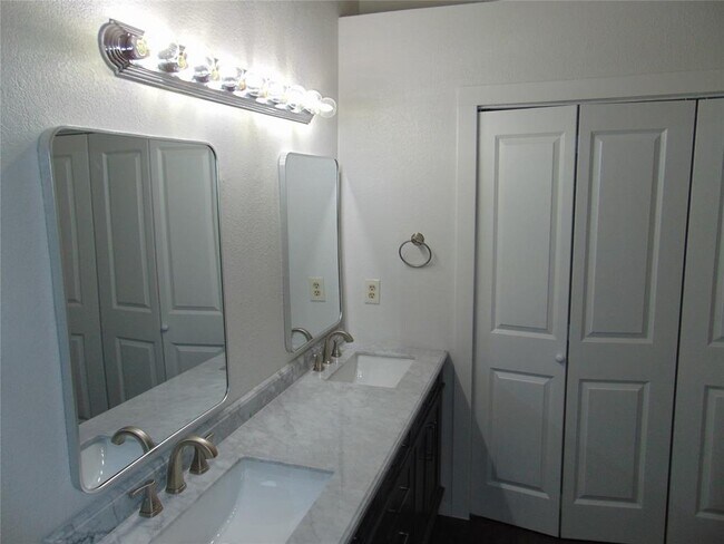 Building Photo - 1617 Gracy Farms Ln