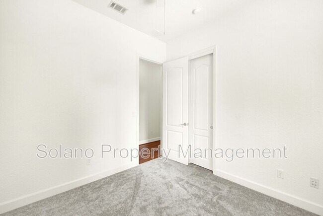 Building Photo - 949 Lancaster St