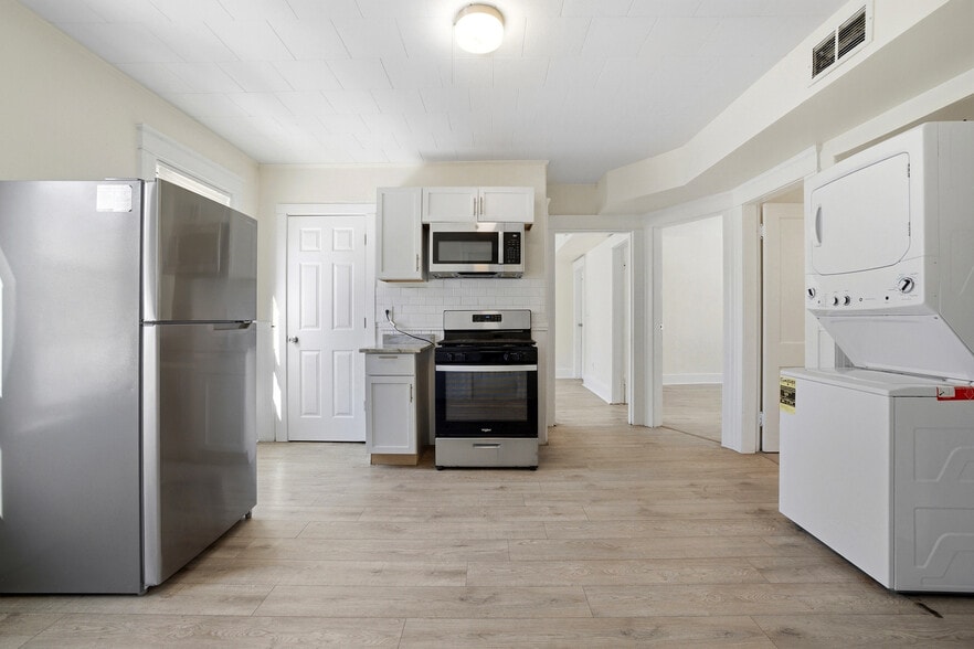 Building Photo - 12 Hillside St