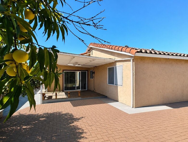 Building Photo - 2086 Fairway Glen Dr