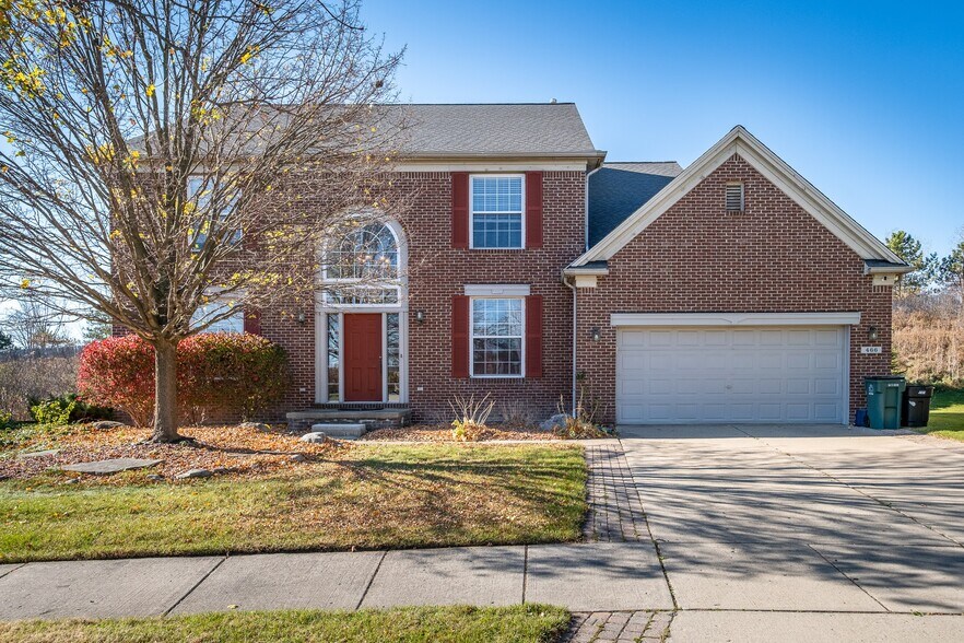 Primary Photo - 466 Ivy Ln