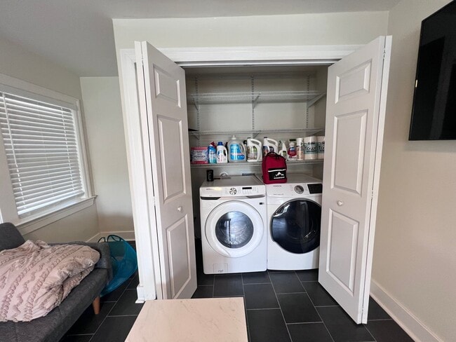 Building Photo - Fully Updated Home in San Leandro Available for Rent!!