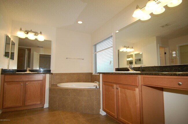 Building Photo - 558 Amber Creek Dr