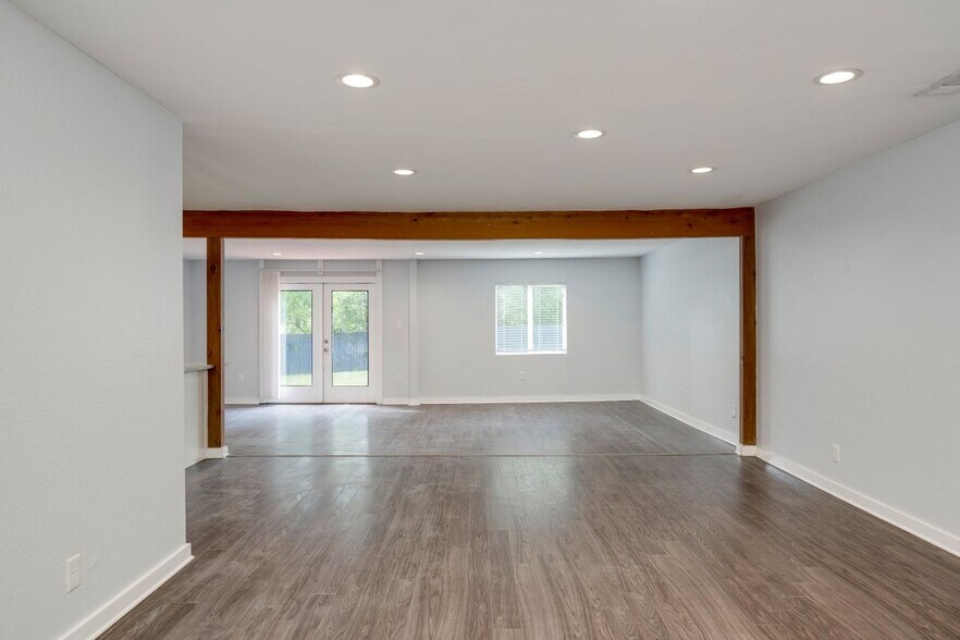 Building Photo - 5402 Chevy Cir