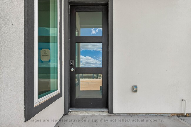 Building Photo - 10719 Mason Rd