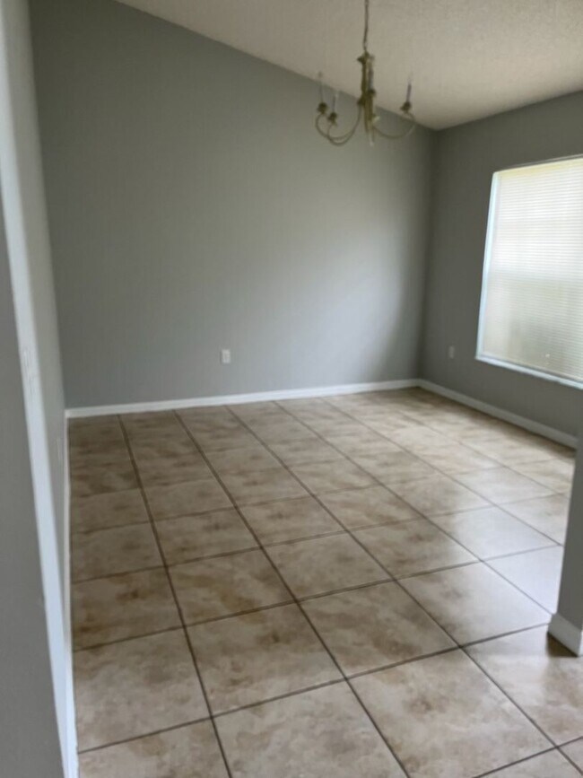 Building Photo - Beautiful 3 bedroom 2 bath home