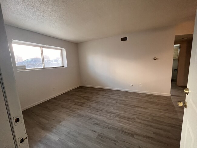 Building Photo - 320 Landing