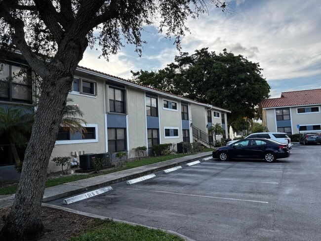 Building Photo - 1515 Lake Crystal Dr