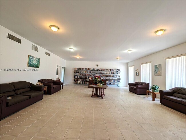 Building Photo - 1280 NW 43rd Ave