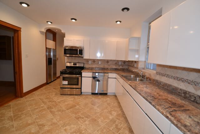 Building Photo - 4118 N Ashland Ave