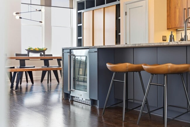 Building Photo - 145 N High St