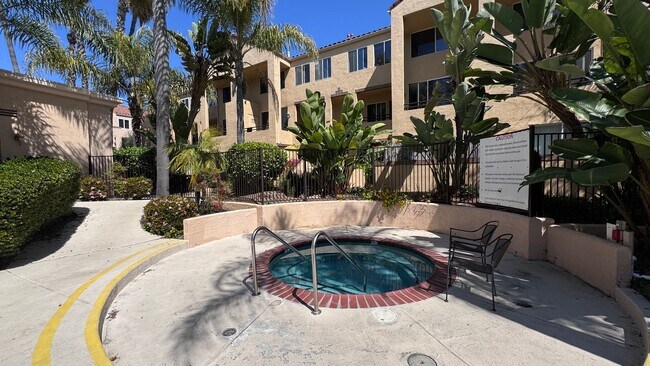 Building Photo - 1 Bedroom in Venetian Gated Community