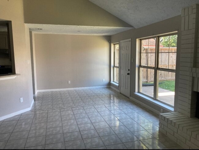 Building Photo - 6902 Oakmantle Dr