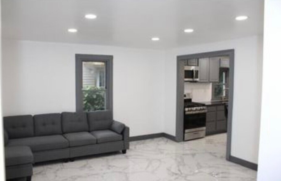 Building Photo - 4 Chapel Pl