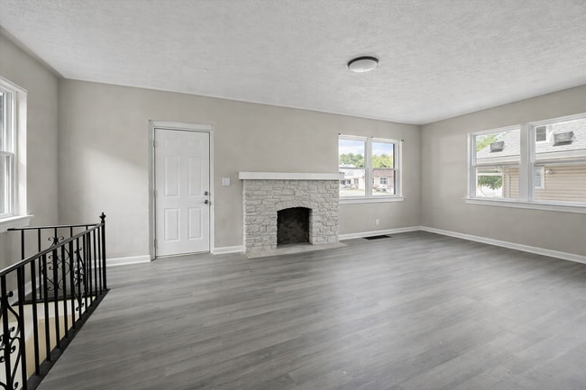 Building Photo - 2025 Mansfield St