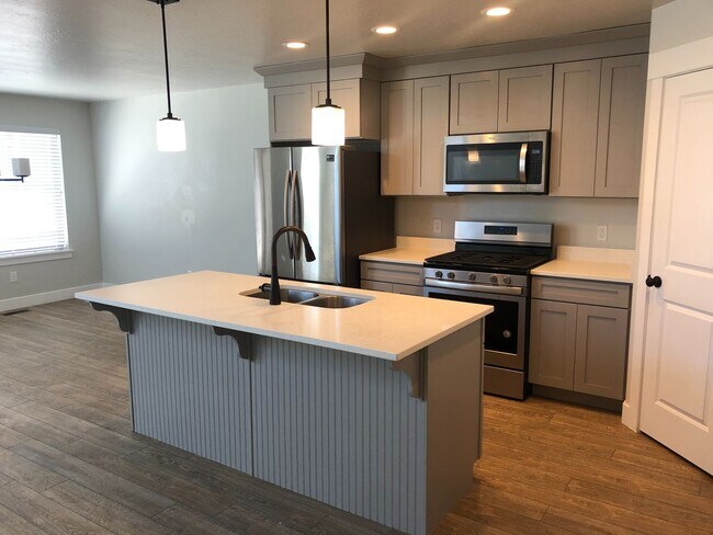 Building Photo - AMAZING HOME IN SOUGHT AFTER EXCHANGE DEVELOPMENT W/ 2 CAR GARAGE