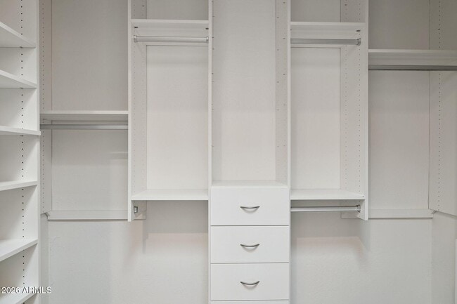 Building Photo - 8303 N 61st Pl