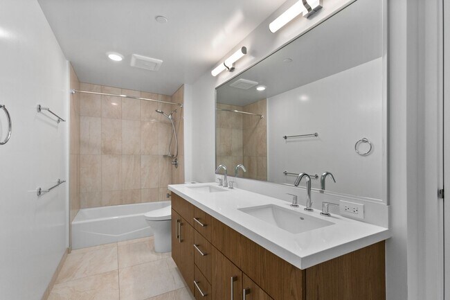 Building Photo - Stunning 3BD/3BA/2PRKG Residence at Azure Ala Moana