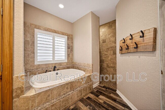 Building Photo - 7033 Robin Hood Way