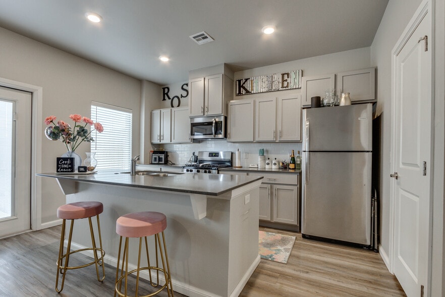 Building Photo - 2641 Cedar Tree Rd