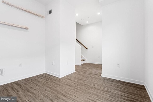 Building Photo - 3121 Beachview Ln