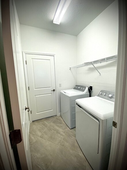 Building Photo - 14598 Cantabria Dr