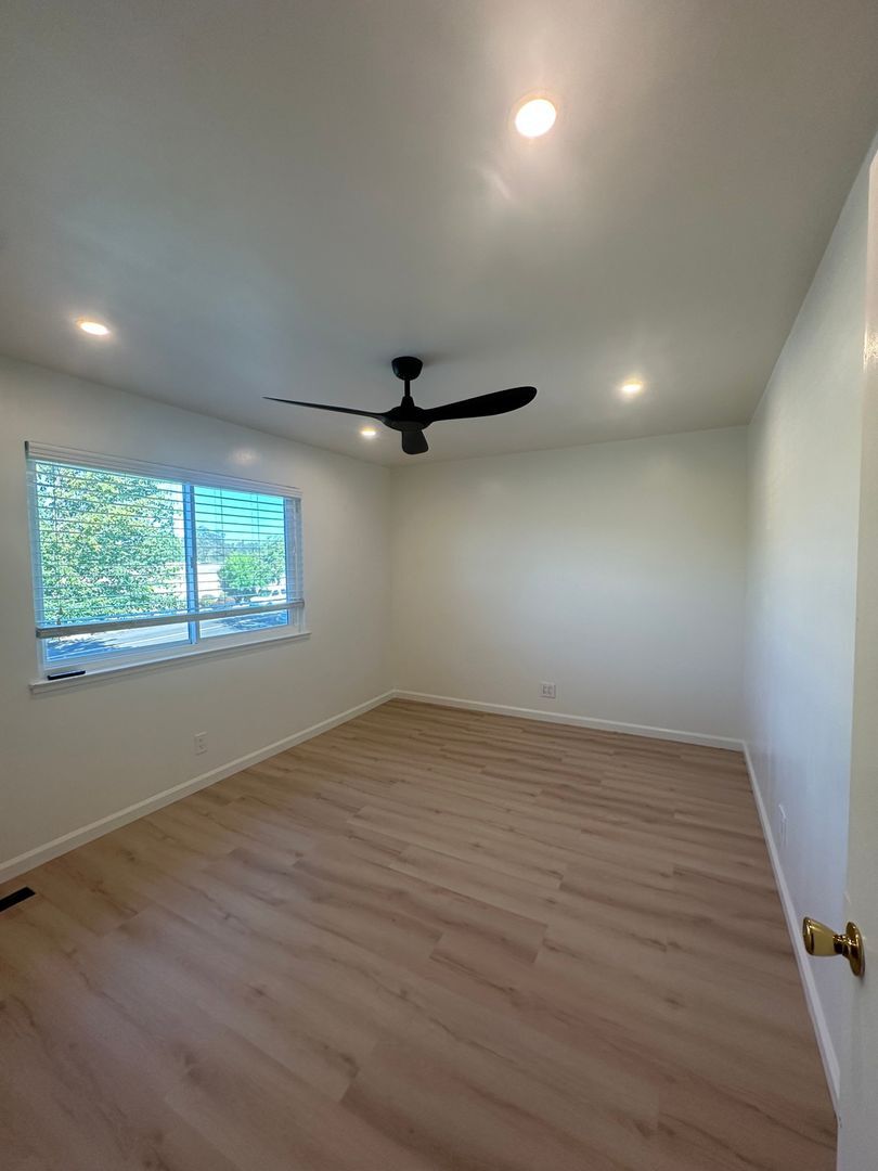 Building Photo - 3673 Park Dr