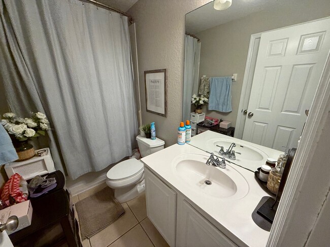 Building Photo - 7154 Showcase Ln