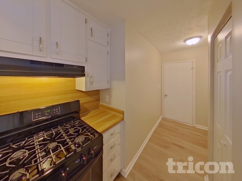 Building Photo - 3224 Creekwood Dr