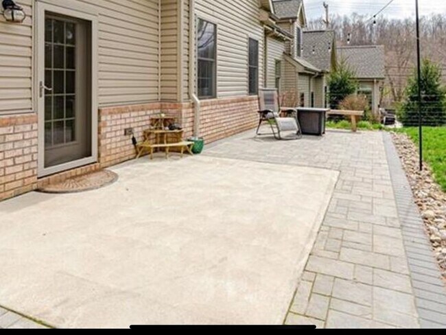 Building Photo - 3 Bedroom semi furnished Duplex type House in Imperial