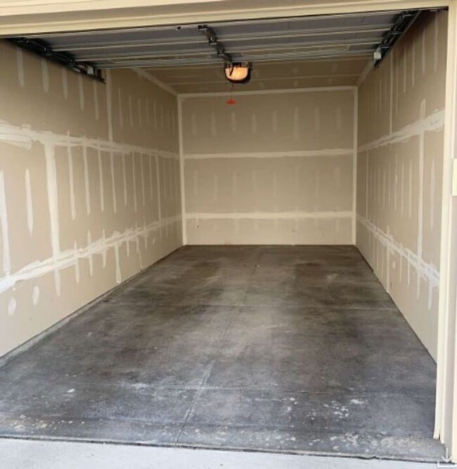 Building Photo - $1,700 | 3 Bedrooms, 2 Bathroom Condo | Pe...