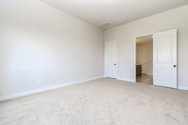 Building Photo - 3410 Willow Cres Ct