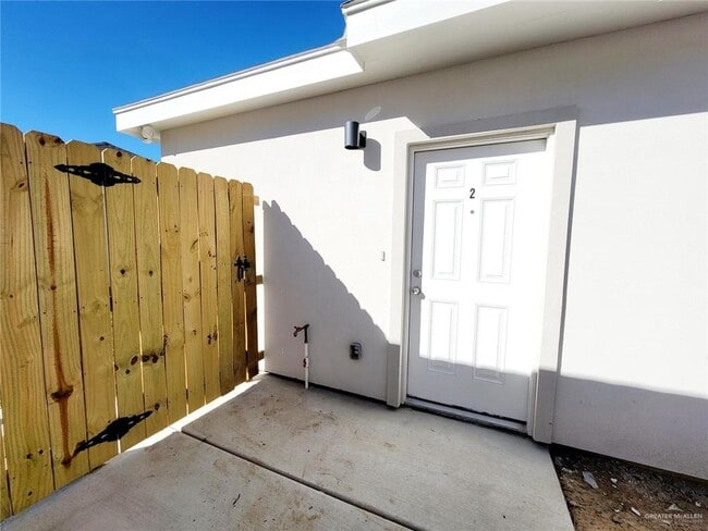 Building Photo - 19 Vani Dr