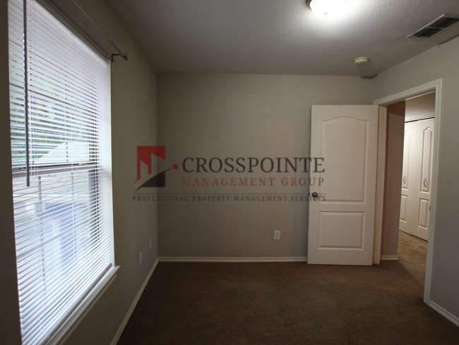 Building Photo - 2 Bed 1.5 Bath Townhome in Lindale!