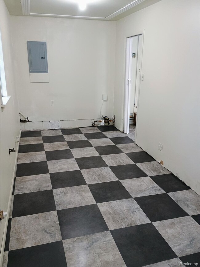 Building Photo - 19241 Melrose Ave