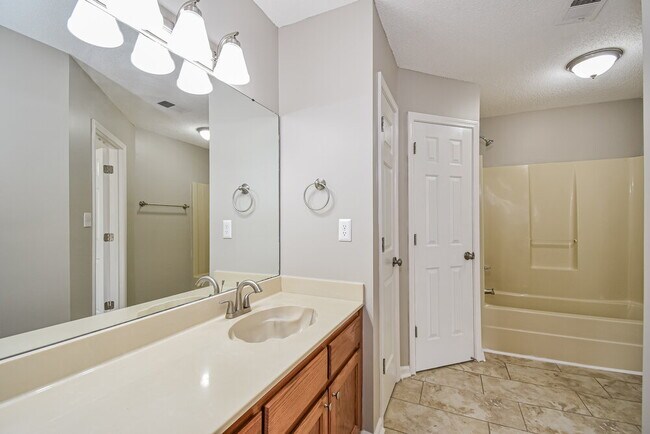 Building Photo - 6759 Valerie Dr