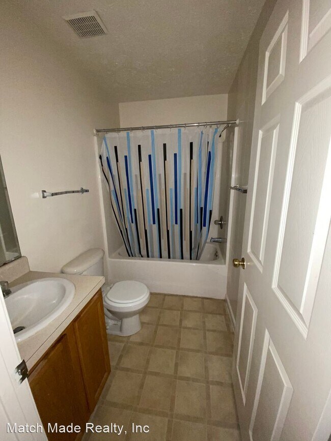 Building Photo - 4 br, 2 bath House - 1217 Clock St.