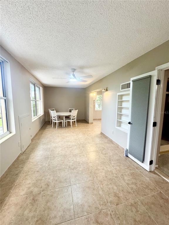 Building Photo - 2402 Ecuadorian Way