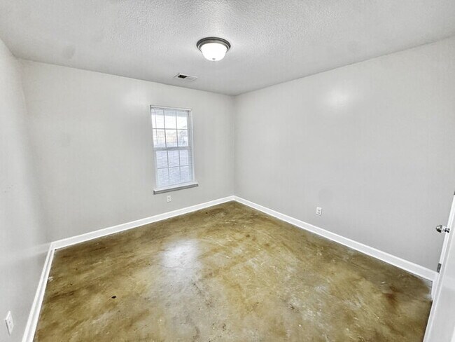 Building Photo - 3915 Jordan View Dr