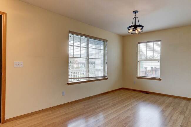 Building Photo - 3-bedroom, 2.5-bathroom Pet Friendly Home