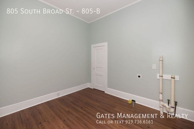 Building Photo - 805 S Broad St