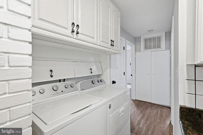 Building Photo - 5716 Crawford Dr