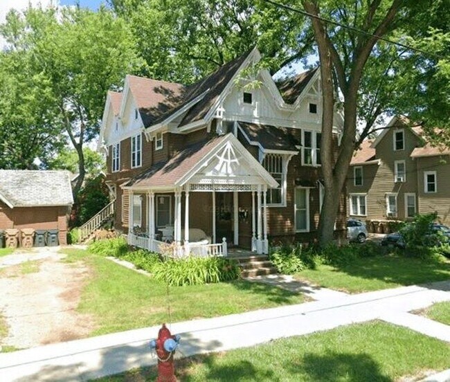 Primary Photo - 1030 Jenifer St