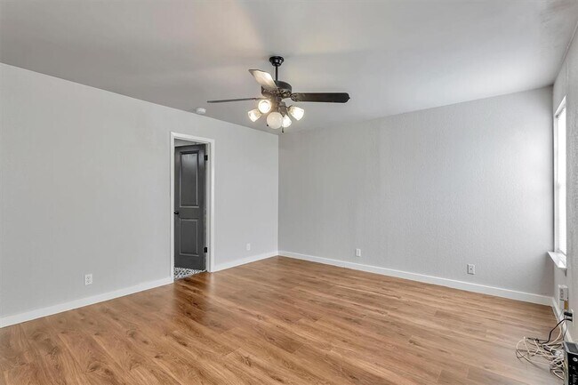 Building Photo - 1308 Troy Ln