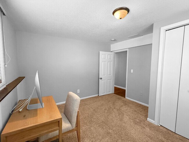 Building Photo - 25715 Wildrose Ln