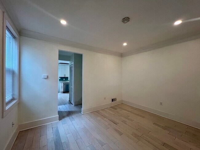 Building Photo - 1742 L St NE