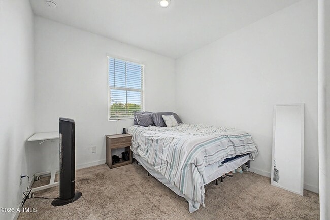 Building Photo - 9012 W Solano Dr